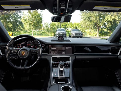 Used 2021 Porsche Panamera image 9
