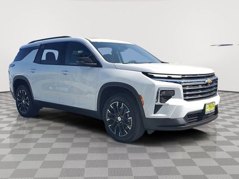 New 2026 Chevrolet Traverse LT FWD image 3