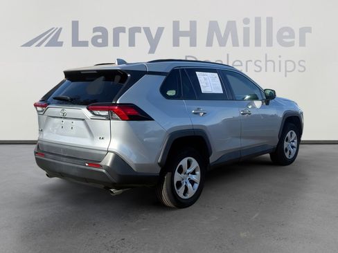 Used 2019 Toyota RAV4 LE image 6