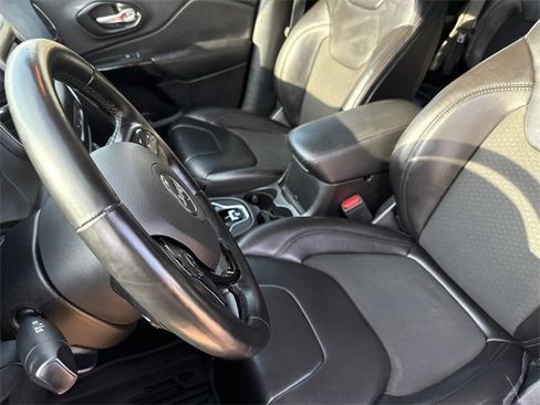 Used 2021 Jeep Cherokee Latitude Plus image 18