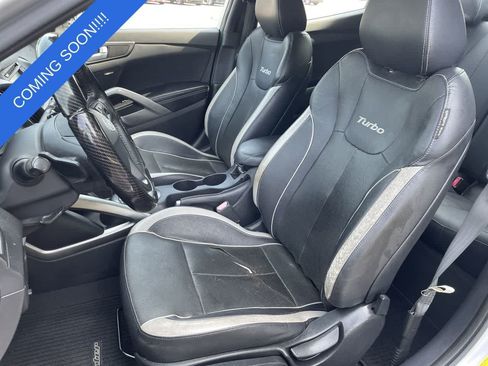 Used 2013 Hyundai Veloster Turbo FWD image 12