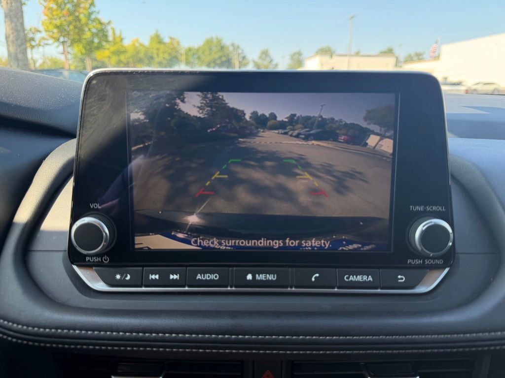 Used 2025 Nissan Rogue SV FWD image 19