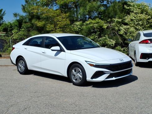 New 2026 Hyundai Elantra SE FWD image 1