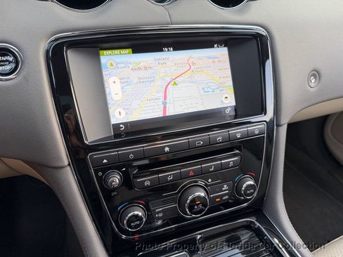 Used 2017 Jaguar XJ R-Sport RWD image 66