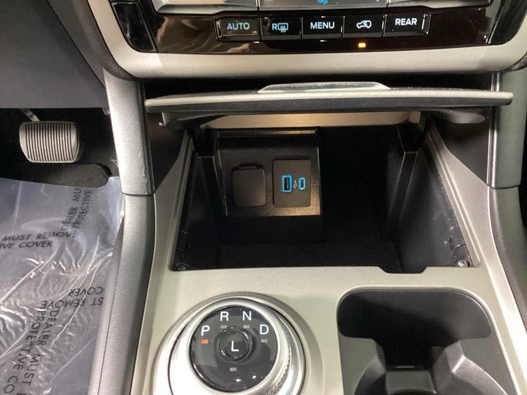 Used 2023 Ford Explorer XLT AWD/4WD image 29