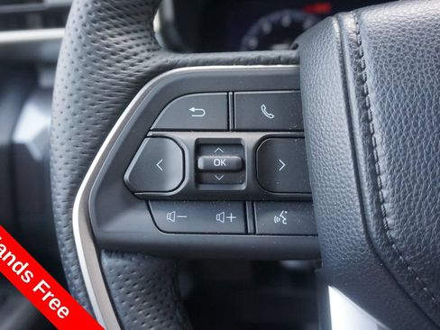 Used 2025 Toyota Tacoma TRD Sport w/ TRD Sport Premium Package AWD/4WD image 4