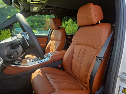 Used 2026 BMW X5 xDrive50e w/ Executive Package image 6