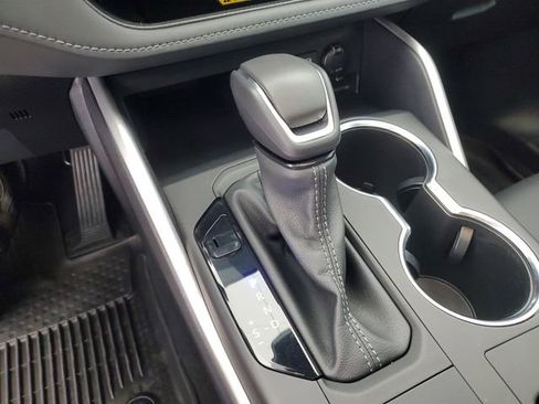 Used 2024 Toyota Highlander XLE image 33