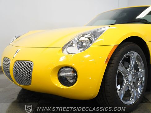 Used 2009 Pontiac Solstice Coupe w/ Premium Package image 24