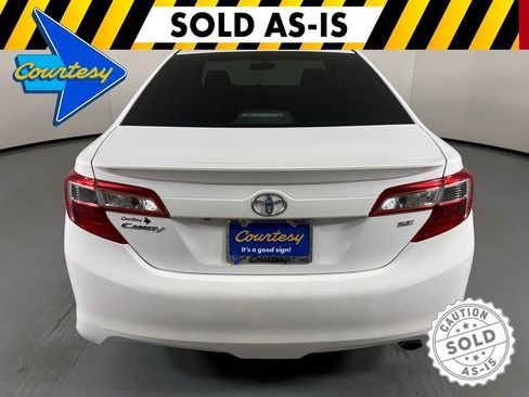 Used 2014 Toyota Camry SE w/ Moonroof Package FWD image 7