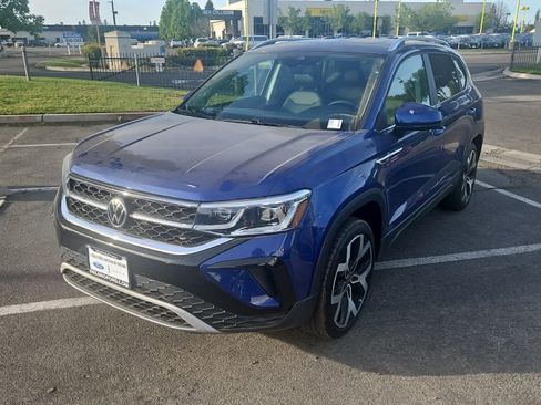 Used 2022 Volkswagen Taos SEL image 1