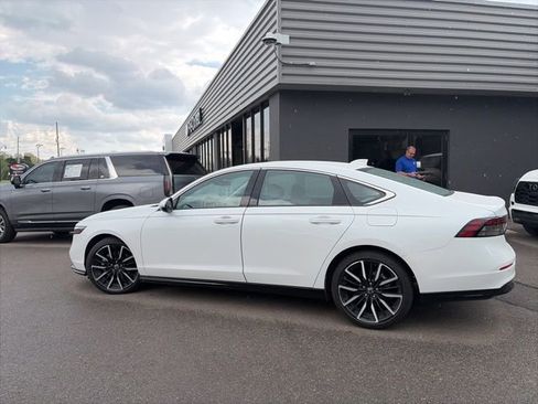 Used 2024 Honda Accord Touring image 8