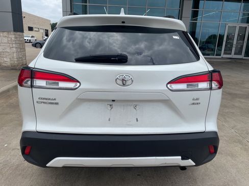 Used 2024 Toyota Corolla Cross LE AWD/4WD image 10