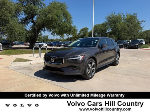 Certified 2025 Volvo V60 B5 Cross Country Plus AWD/4WD image 1