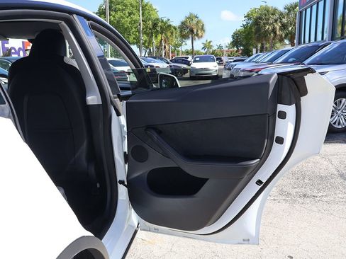 Used 2023 Tesla Model Y Long Range AWD/4WD image 27