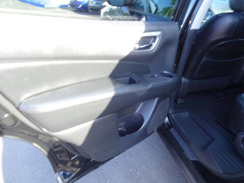 Used 2015 Nissan Pathfinder S image 19
