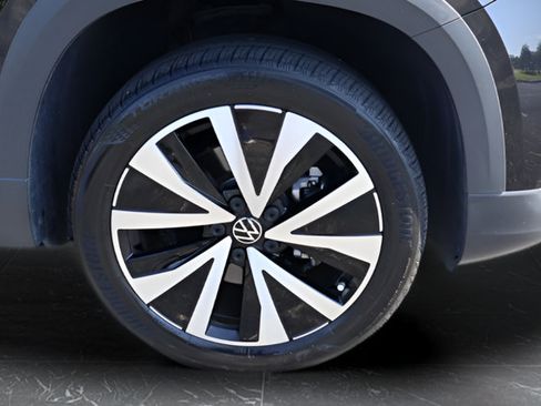 Used 2024 Volkswagen Taos SE FWD image 10