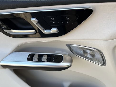 Used 2025 Mercedes-Benz GLC 300 4MATIC image 15