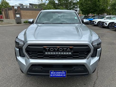 Used 2024 Toyota Tacoma TRD Off-Road w/ TRD Off Road Upgrade Package AWD/4WD image 9