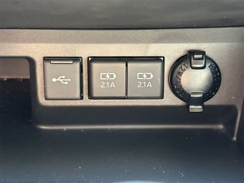 Used 2021 Toyota Highlander XLE image 34