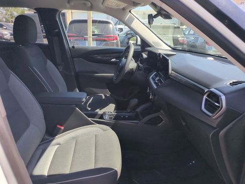 Used 2025 Chevrolet TrailBlazer LT AWD/4WD image 29