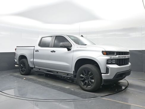 Used 2020 Chevrolet Silverado 1500 Custom w/ Custom Value Package image 9