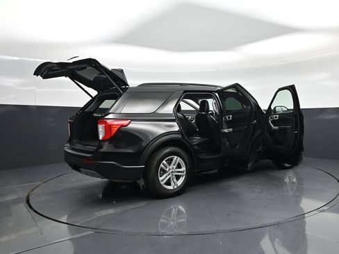 Used 2022 Ford Explorer XLT AWD/4WD image 5