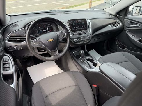 Used 2017 Chevrolet Malibu LT FWD image 12