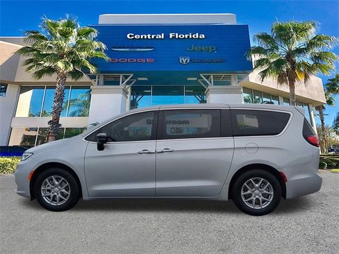 New 2026 Chrysler Pacifica Select image 8