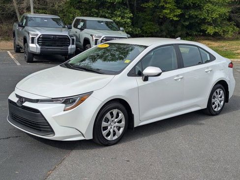 Used 2026 Toyota Corolla LE image 3