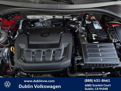 Used 2018 Volkswagen Tiguan SE w/ Panoramic Sunroof Package image 28