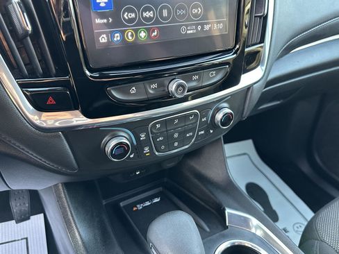 Used 2023 Chevrolet Traverse LT image 15