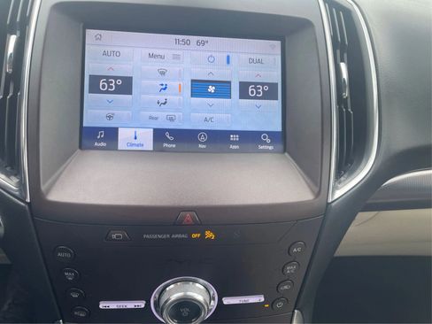 Used 2020 Ford Edge Titanium w/ Equipment Group 301A FWD image 16