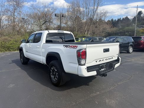 Used 2023 Toyota Tacoma TRD Off-Road w/ TRD Premium Off Road Package image 4