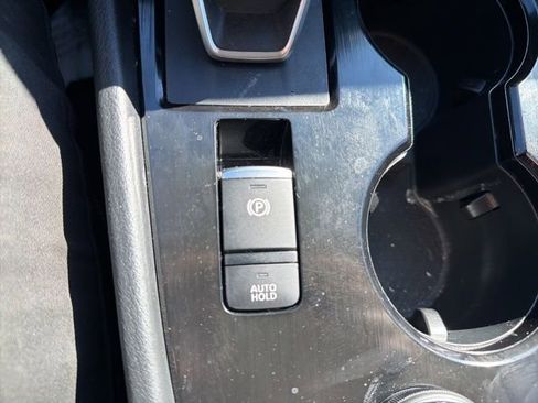 Used 2023 Nissan Rogue SV image 20