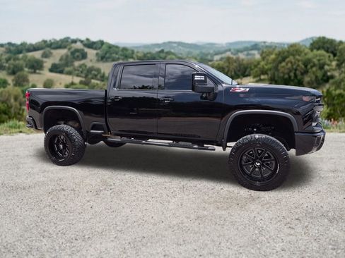 Used 2024 Chevrolet Silverado 2500 LT AWD/4WD image 13