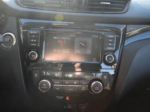 Used 2022 Nissan Rogue Sport SV image 15