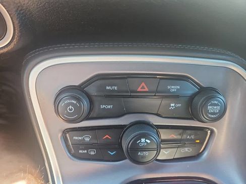 Used 2020 Dodge Challenger SXT RWD image 18