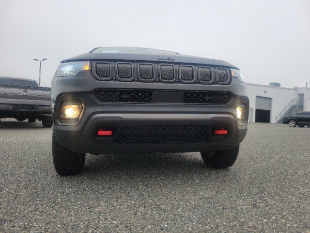 Used 2022 Jeep Compass Trailhawk w/ Trailhawk Convenience Group AWD/4WD image 5