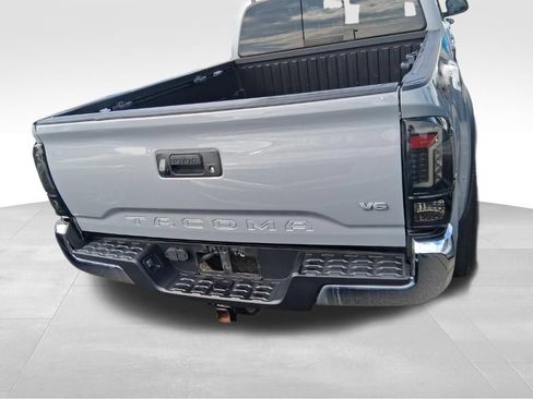 Used 2021 Toyota Tacoma TRD Off-Road AWD/4WD image 4