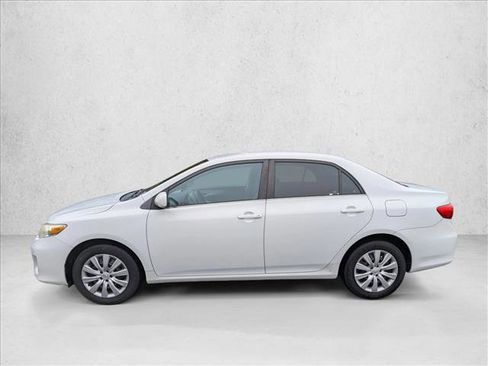 Used 2013 Toyota Corolla LE image 8