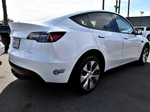 Used 2021 Tesla Model Y Long Range AWD/4WD image 7