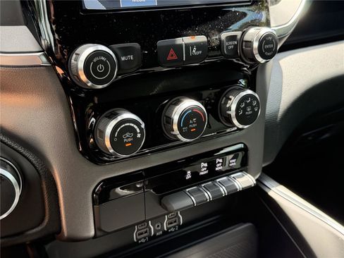 New 2026 RAM 1500 Express AWD/4WD image 23