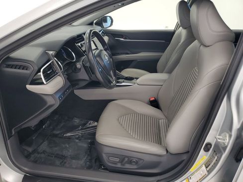 Used 2018 Toyota Camry SE FWD image 11