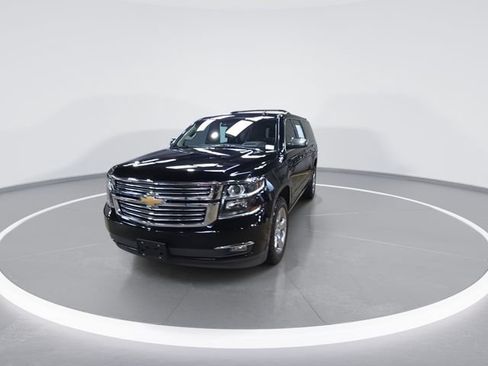 Used 2020 Chevrolet Suburban Premier w/ Max Trailering Package AWD/4WD image 3