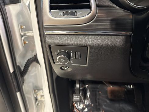 Used 2020 Jeep Grand Cherokee Limited AWD/4WD image 14