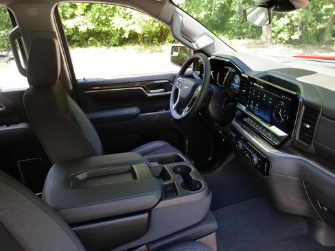 Used 2025 Chevrolet Silverado 1500 LT AWD/4WD image 41