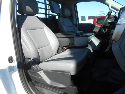 New 2025 Ford F550 4x4 Regular Cab Super Duty image 9