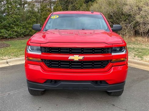 Used 2018 Chevrolet Silverado 1500 Custom w/ Custom Convenience Package image 2