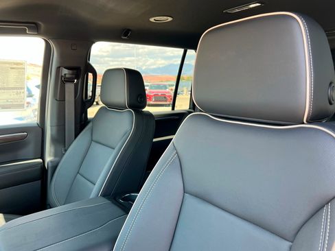 New 2025 Chevrolet Suburban Premier image 17